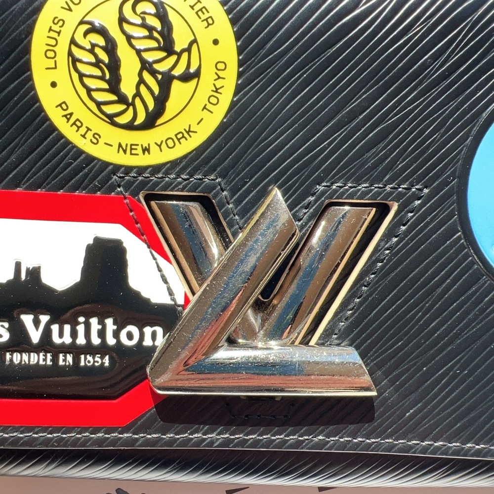 Louis Vuitton Twist Chain Wallet - Picture 2 of 8
